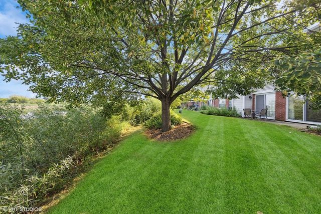 1670 Mansfield Court, Roselle, IL 60172