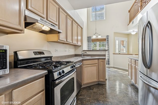 1670 Mansfield Court, Roselle, IL 60172