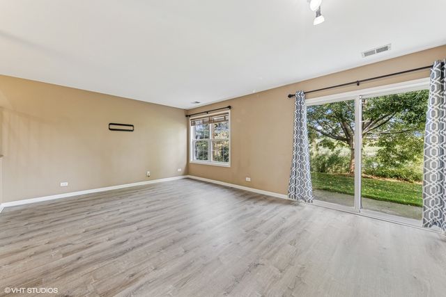 1670 Mansfield Court, Roselle, IL 60172