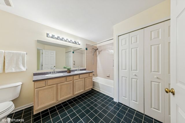 1670 Mansfield Court, Roselle, IL 60172