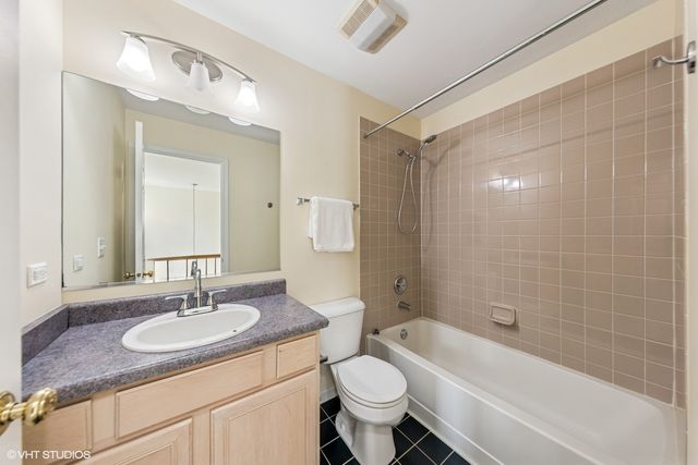 1670 Mansfield Court, Roselle, IL 60172