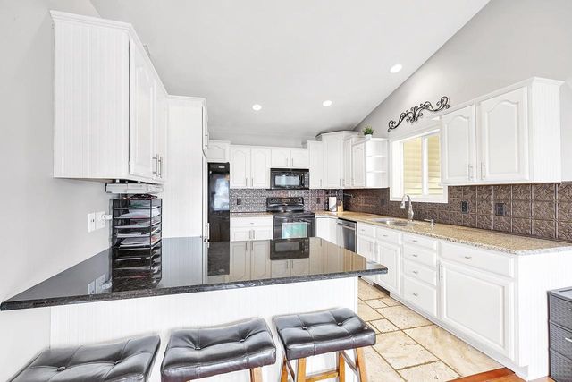 544 NICOLE LANE, Wrightstown, WI 54180