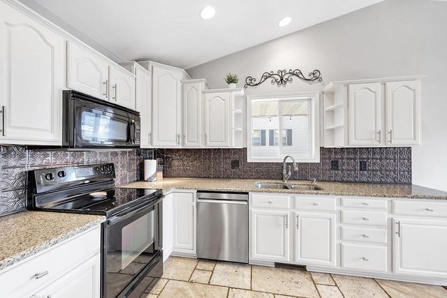 544 NICOLE LANE, Wrightstown, WI 54180