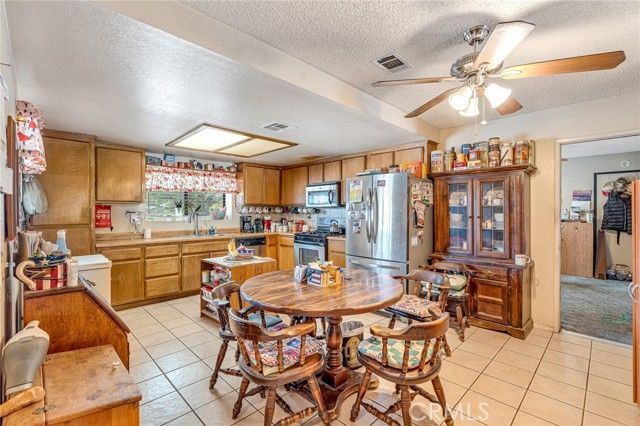 11870 9th, Hesperia, CA 92345