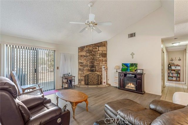 11870 9th, Hesperia, CA 92345