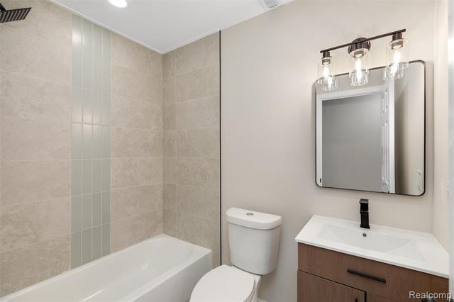 24735 Lathrup Boulevard, Southfield, MI 48075