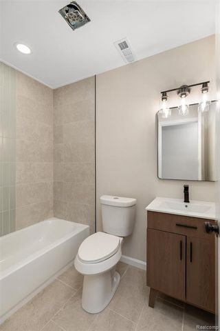 24735 Lathrup Boulevard, Southfield, MI 48075
