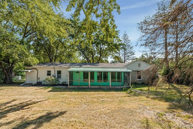 24735 Lathrup Boulevard, Southfield, MI 48075