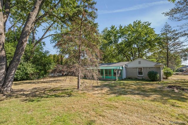 24735 Lathrup Boulevard, Southfield, MI 48075
