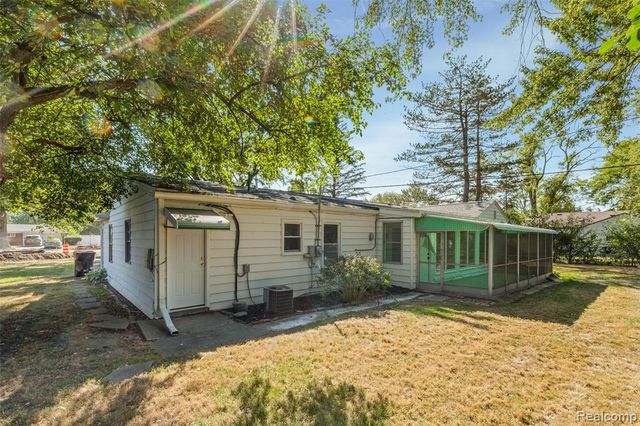 24735 Lathrup Boulevard, Southfield, MI 48075
