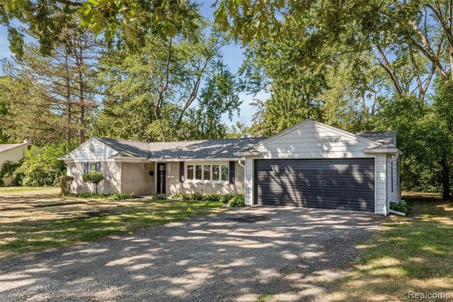 24735 Lathrup Boulevard, Southfield, MI 48075