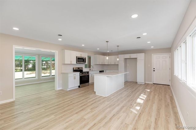 24735 Lathrup Boulevard, Southfield, MI 48075