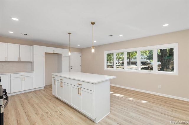 24735 Lathrup Boulevard, Southfield, MI 48075