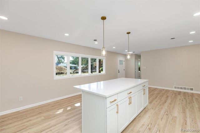 24735 Lathrup Boulevard, Southfield, MI 48075