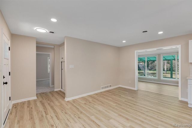 24735 Lathrup Boulevard, Southfield, MI 48075