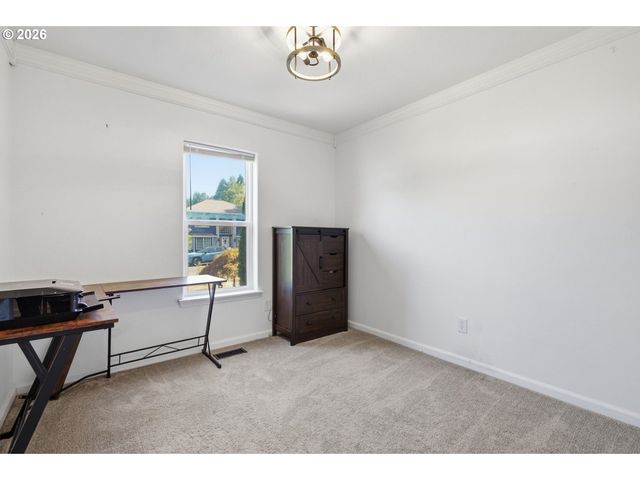 738 Ne MEADOW Dr, Portland, OR 97211