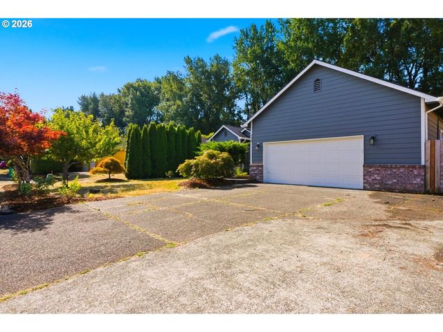 738 Ne MEADOW Dr, Portland, OR 97211