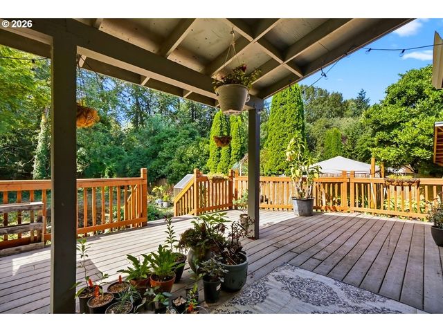738 Ne MEADOW Dr, Portland, OR 97211