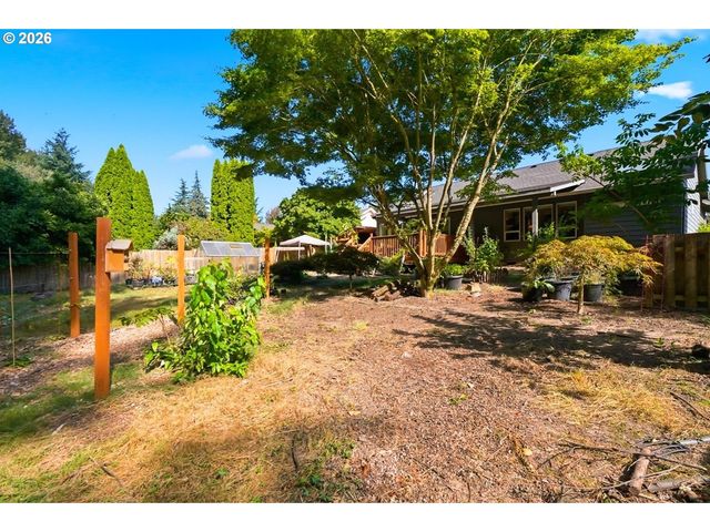 738 Ne MEADOW Dr, Portland, OR 97211