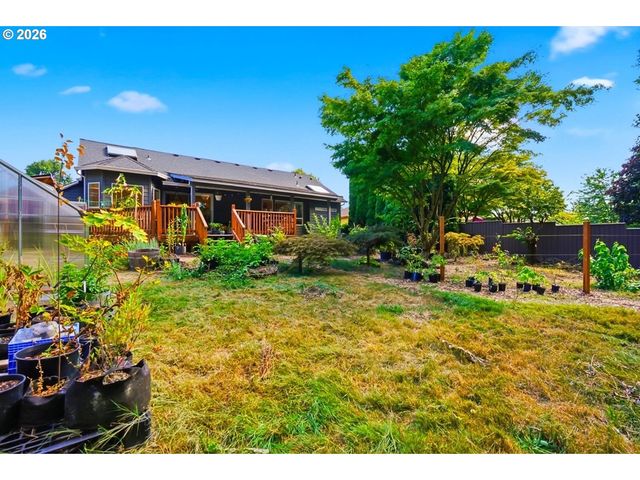 738 Ne MEADOW Dr, Portland, OR 97211