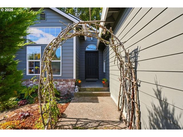 738 Ne MEADOW Dr, Portland, OR 97211