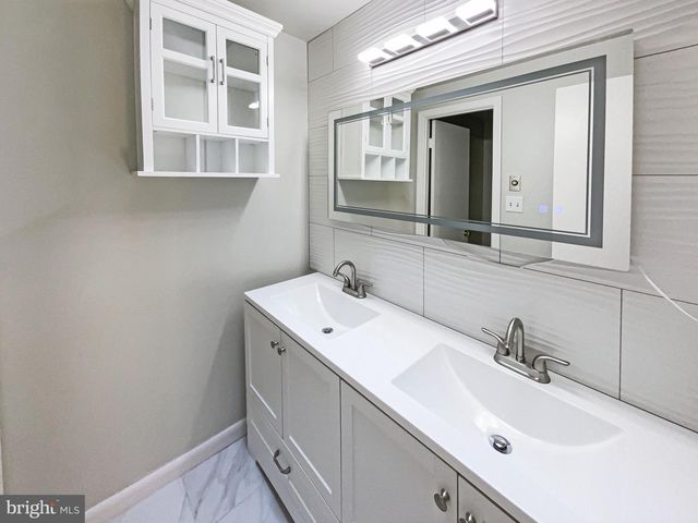 11184 SILENTWOOD LN, Reston, VA 20191