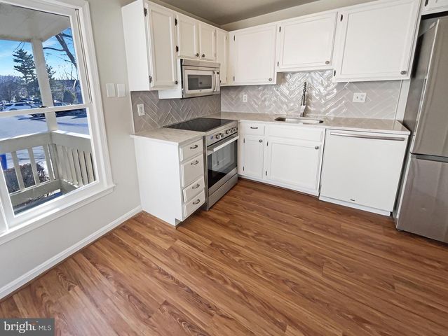 11184 SILENTWOOD LN, Reston, VA 20191