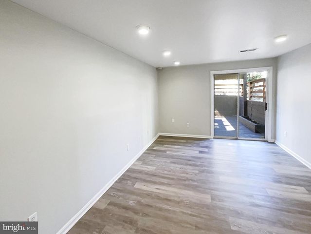 11184 SILENTWOOD LN, Reston, VA 20191