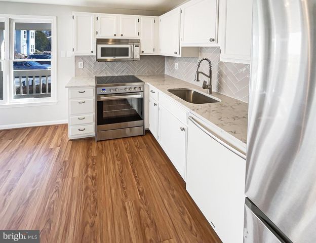 11184 SILENTWOOD LN, Reston, VA 20191