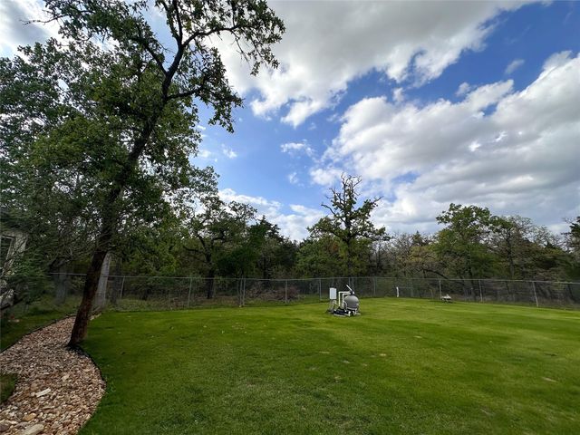 368 Woodlands DR, Bastrop, TX 78602