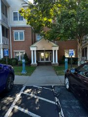 40 Southwick Court 106, Cheshire, CT 06410