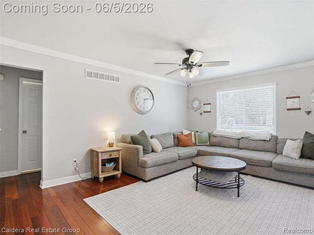 46270 Hollowoode Lane, Macomb, MI 48044