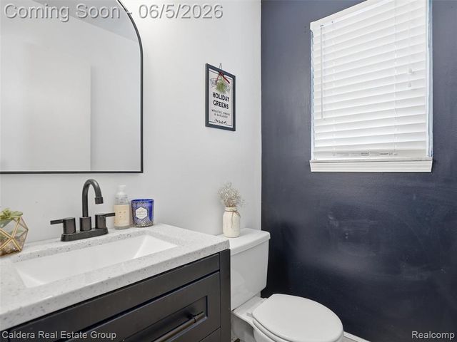 46270 Hollowoode Lane, Macomb, MI 48044