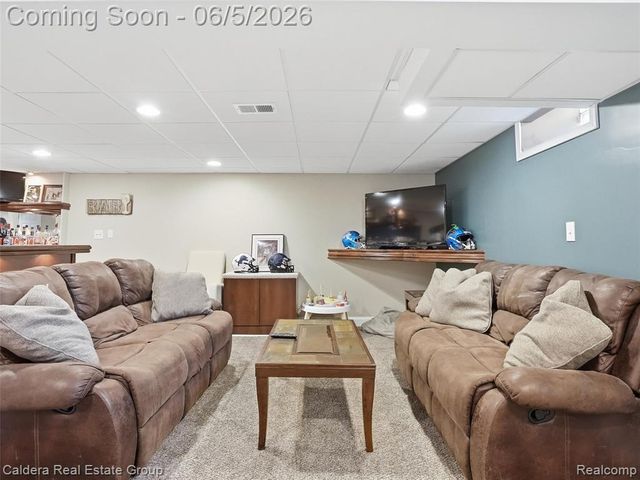 46270 Hollowoode Lane, Macomb, MI 48044