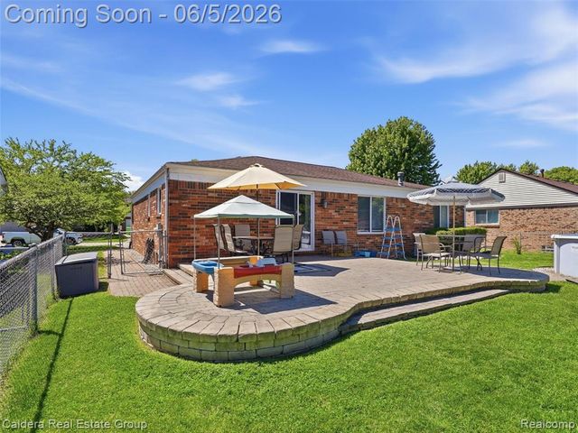 46270 Hollowoode Lane, Macomb, MI 48044