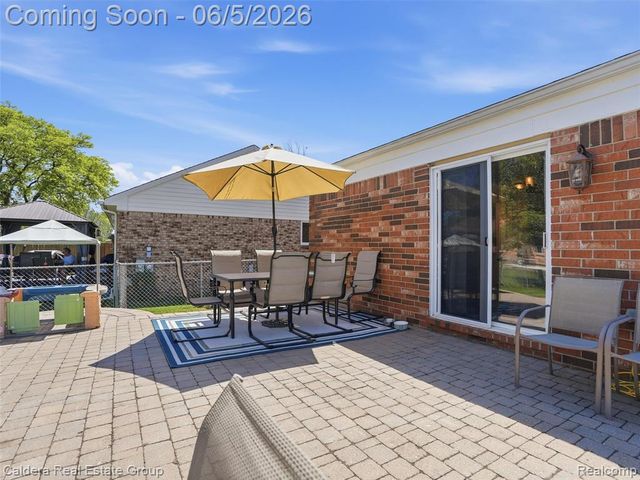 46270 Hollowoode Lane, Macomb, MI 48044