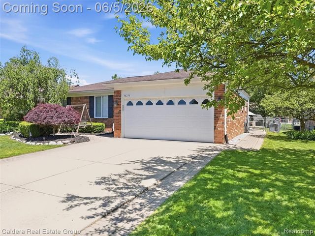 46270 Hollowoode Lane, Macomb, MI 48044