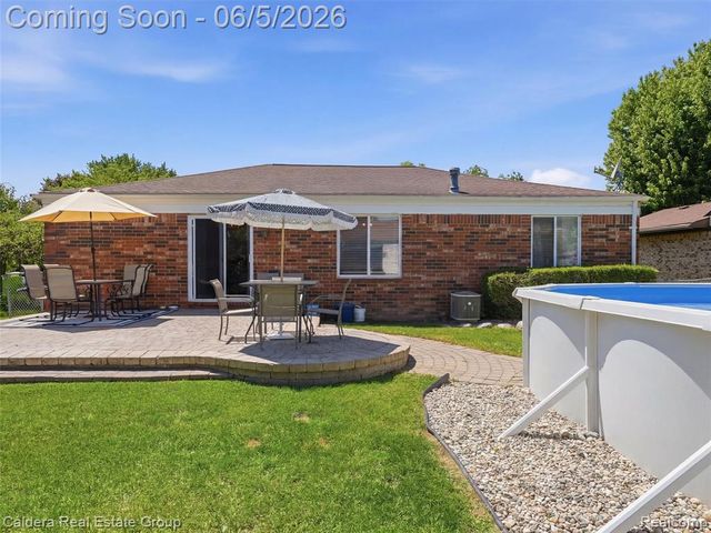 46270 Hollowoode Lane, Macomb, MI 48044
