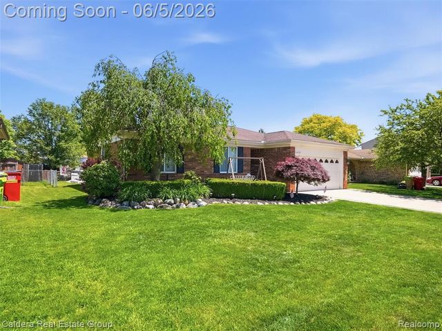 46270 Hollowoode Lane, Macomb, MI 48044