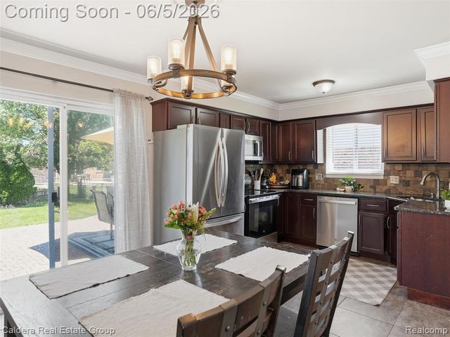 46270 Hollowoode Lane, Macomb, MI 48044