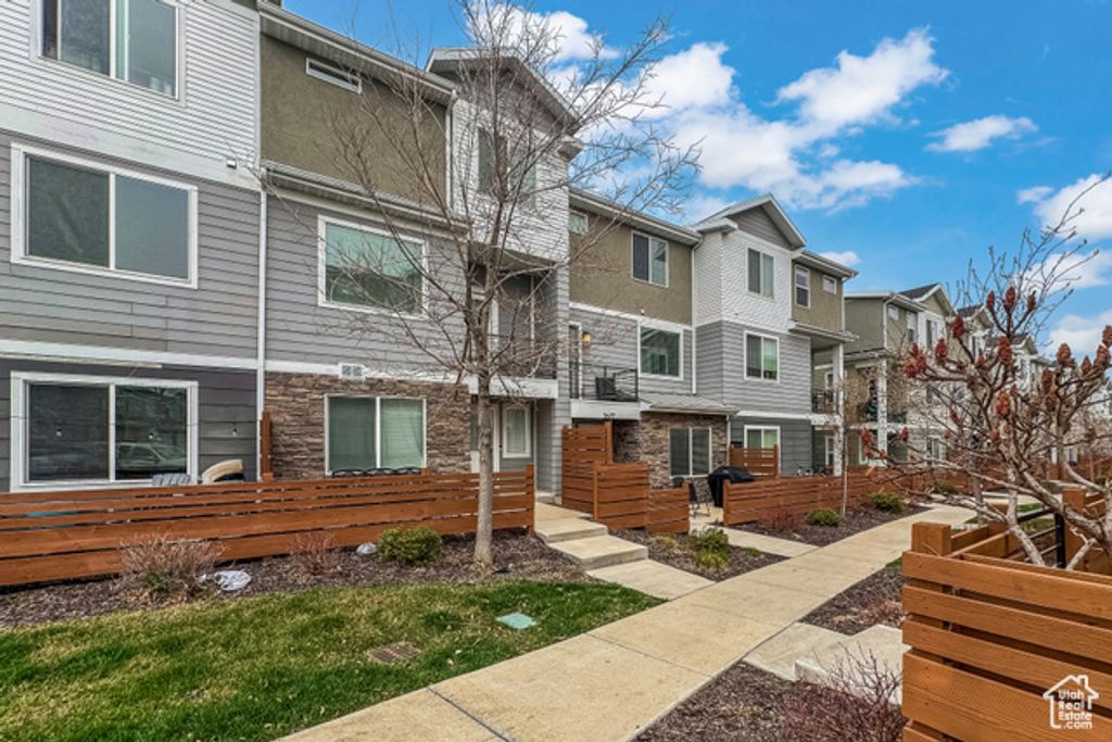 3677 W GOLDEN SKY LN, South Jordan, UT 84009