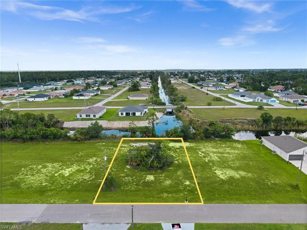 907 NE 32nd TER, CAPE CORAL, FL 33909 — photo 2
