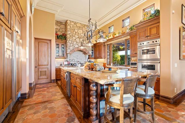 18486 Via Candela, Rancho Santa Fe, CA 92091