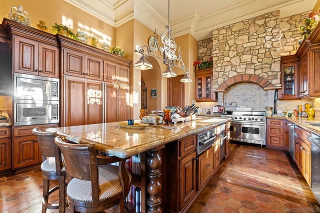 18486 Via Candela, Rancho Santa Fe, CA 92091
