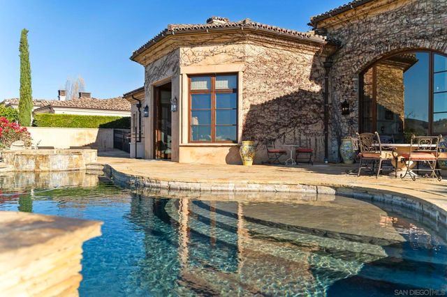 18486 Via Candela, Rancho Santa Fe, CA 92091