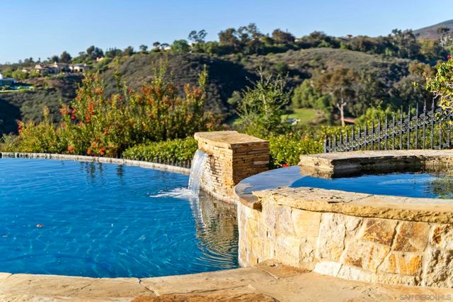 18486 Via Candela, Rancho Santa Fe, CA 92091