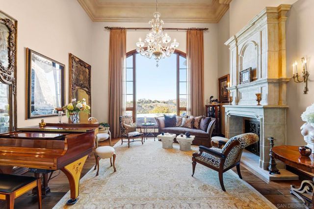 18486 Via Candela, Rancho Santa Fe, CA 92091