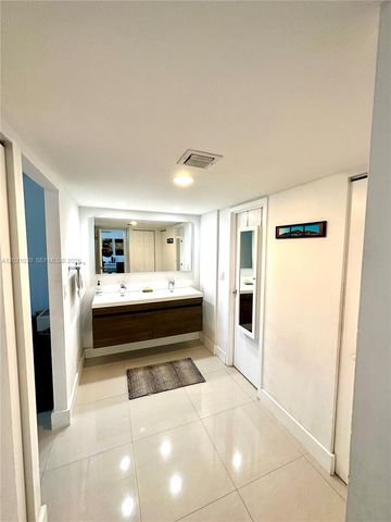 100 Bayview Dr 1729, Sunny Isles Beach, FL 33160
