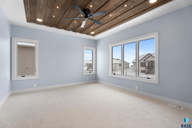 5505 E Daybreak Cir Circle, Sioux Falls, SD 57110