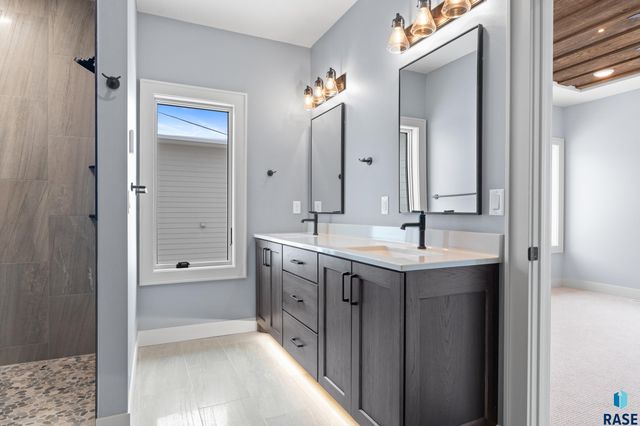 5505 E Daybreak Cir Circle, Sioux Falls, SD 57110